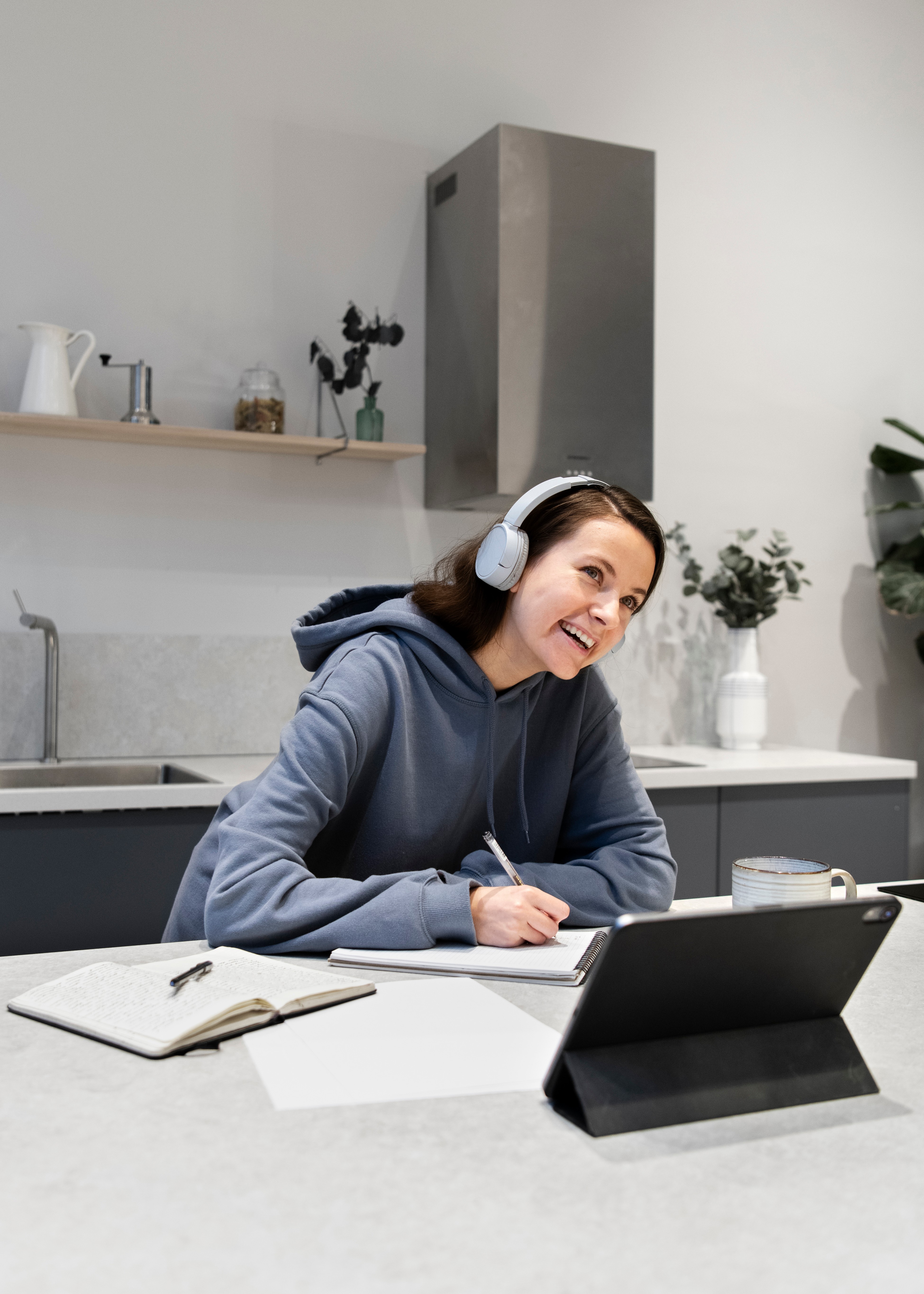 Student in live online class